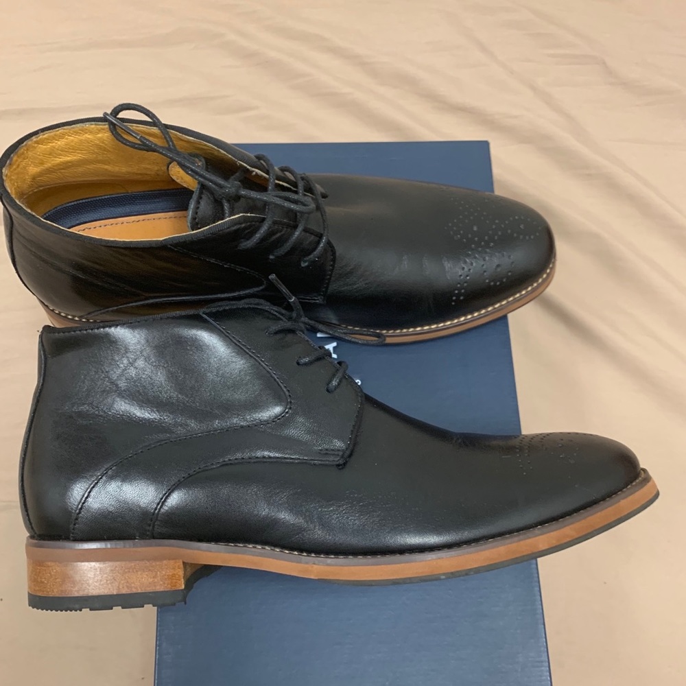 Black Florsheim sz 9.5  Ankle Boot, Mock Wingtip